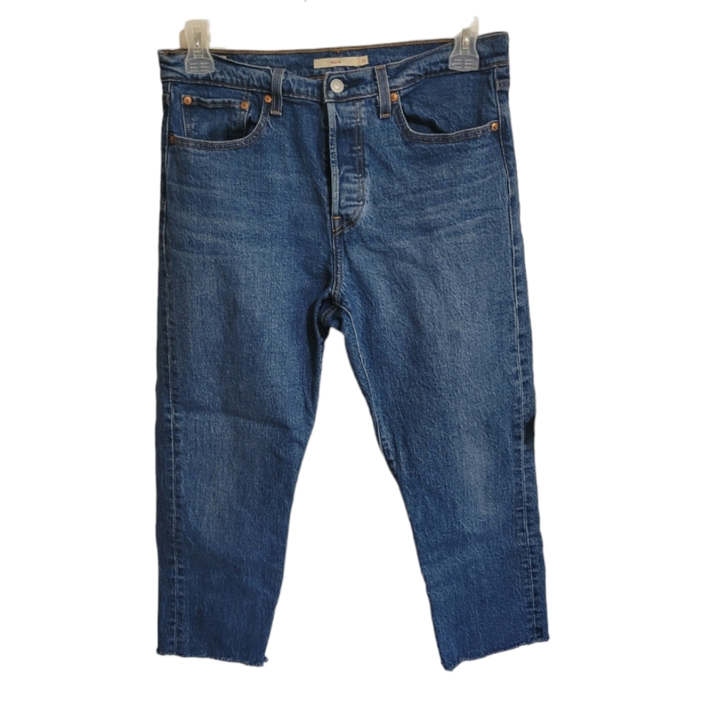Levi Wedgie‎ capris, button fly, size 31